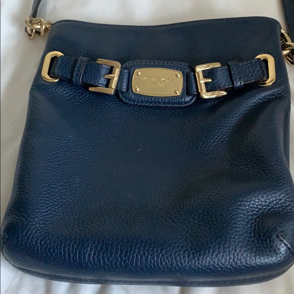 Selling the shoulder bag Original Michael Kors